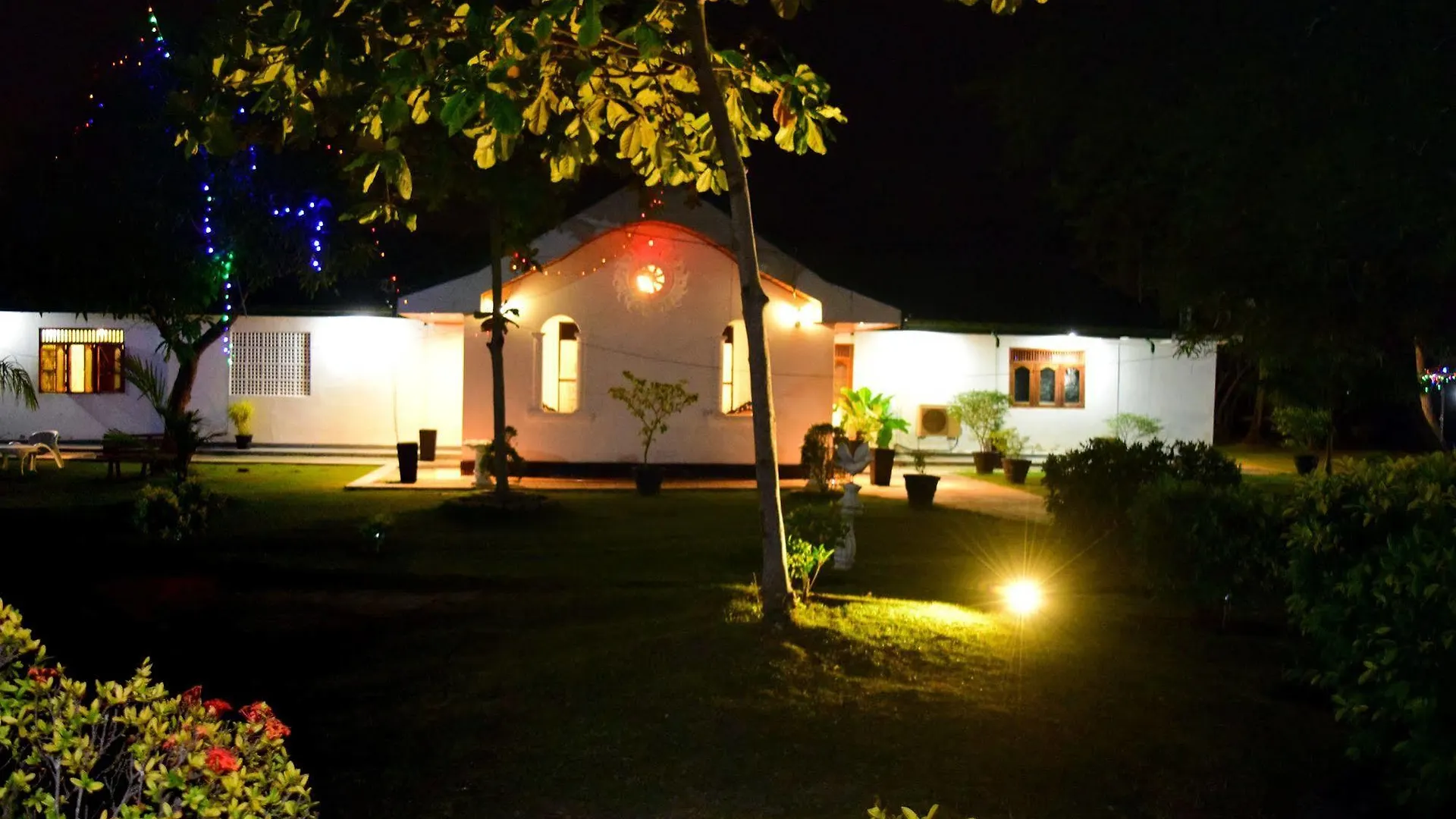 The Kings Island Resort Negombo 3*,